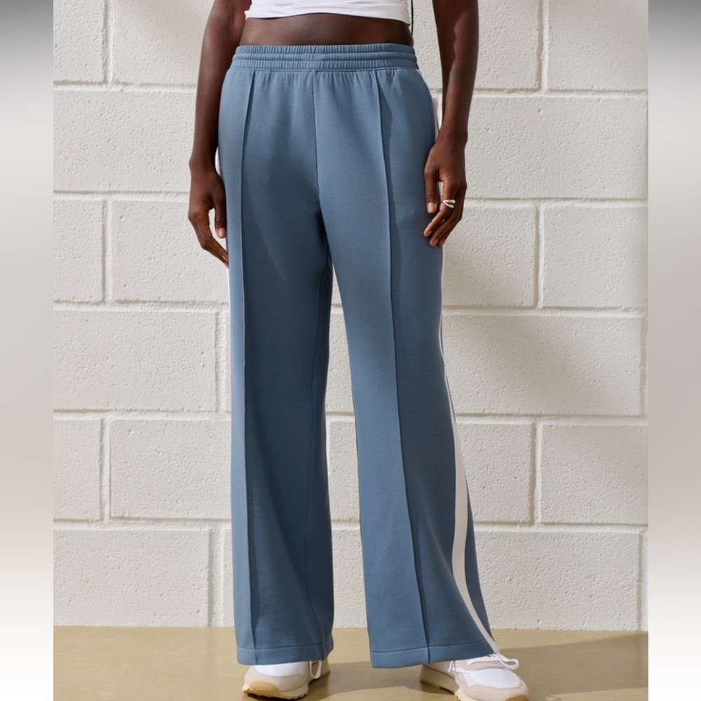 Active by Abercrombie YPB NeoKnit Wide Leg Blue Sweatpants Women’s Large NWOT
